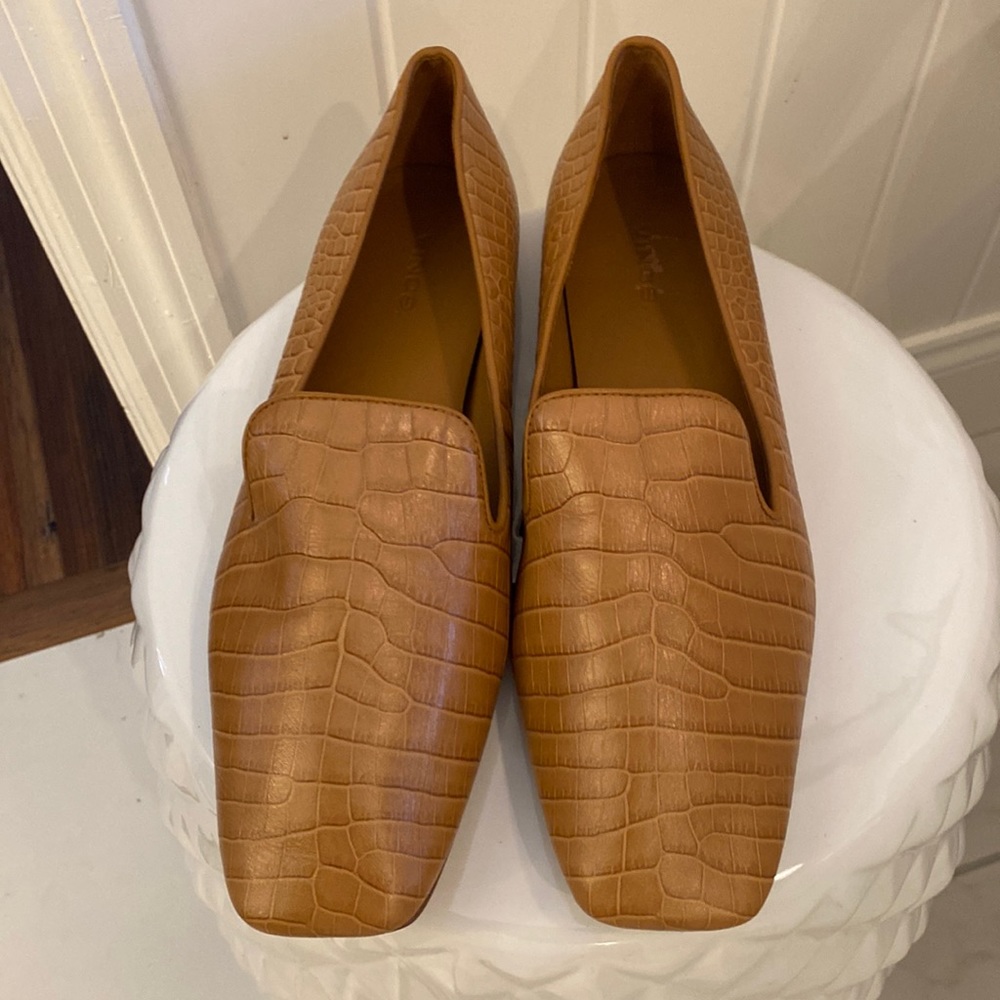 VINCE Vero Cuoio Croc Embossed Leather Loafers—-like new! NWOT